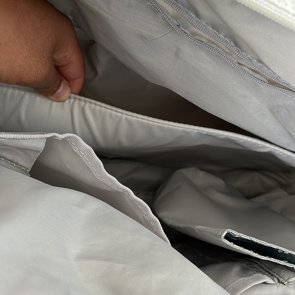 Under Armour Bag - Picture 4 of 4